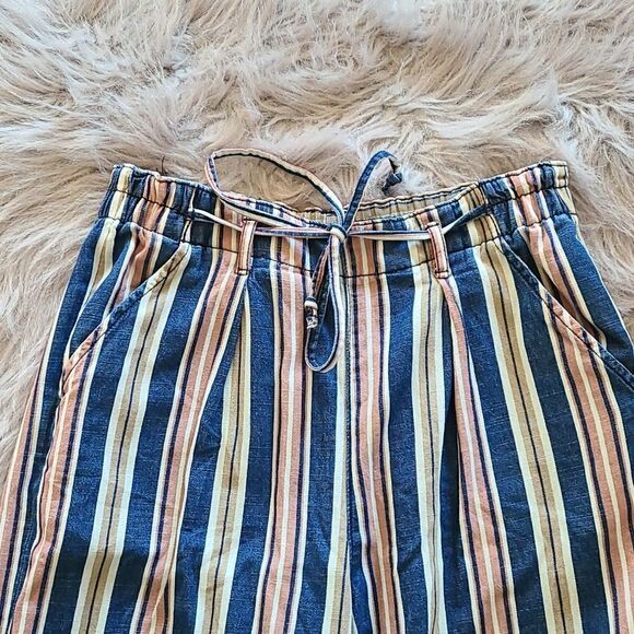 American eagle womens blue, pink, tan and white stripped cropped‎  pants - Picture 2 of 7